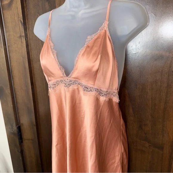 Victoria's Secret Peach pink Satin Chemise with Lace open back size L - Picture 2 of 7